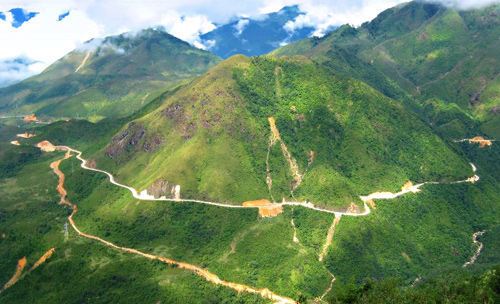 Phân tích đoạn thơ trong bài Việt Bắc: Những đường Việt Bắc của ta…Đèo De, núi Hồng